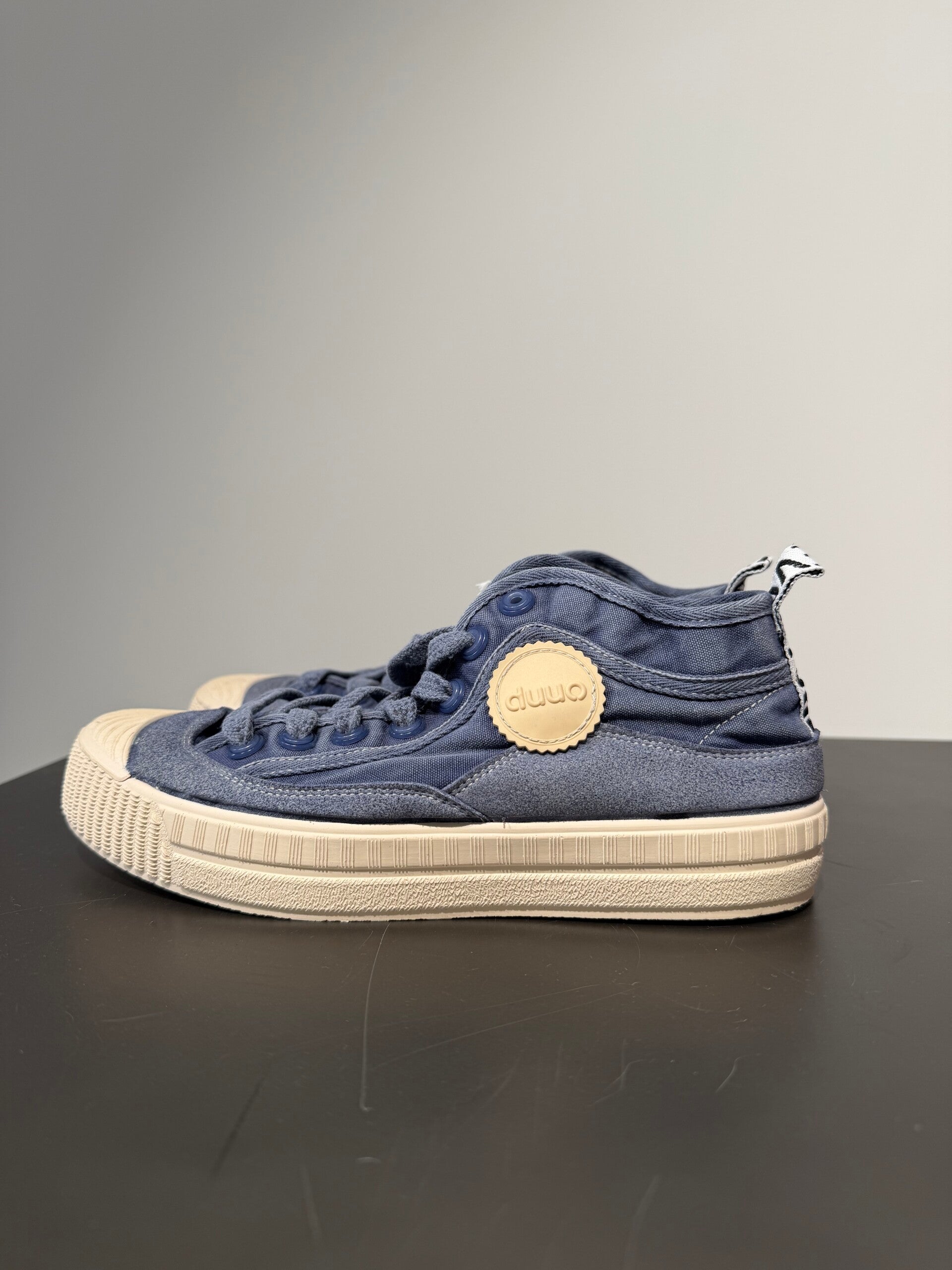 Deportiva azul Duuo