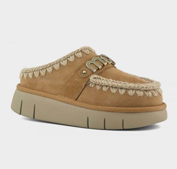 Bounce clog metal logo