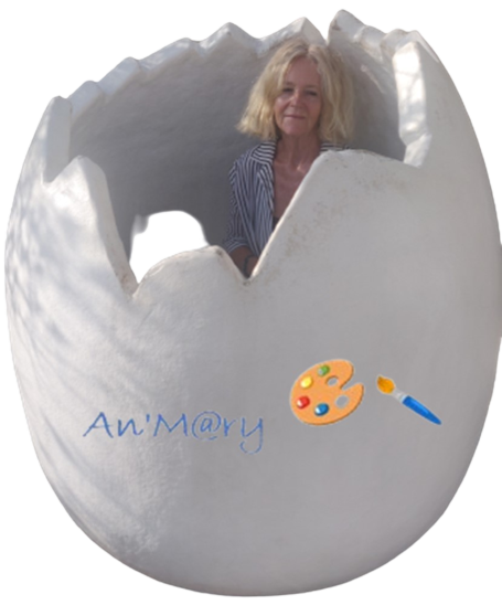 photo me représentant dans l'oeuf de Dali