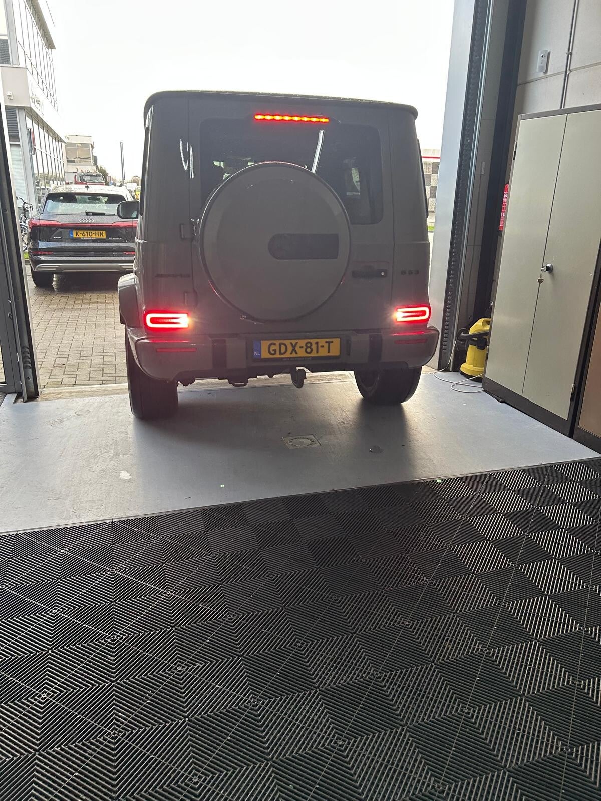 Mercedes Benz G-Parkeerschade Hersteld Zonder Te Spuiten bij DG Auto Restyle