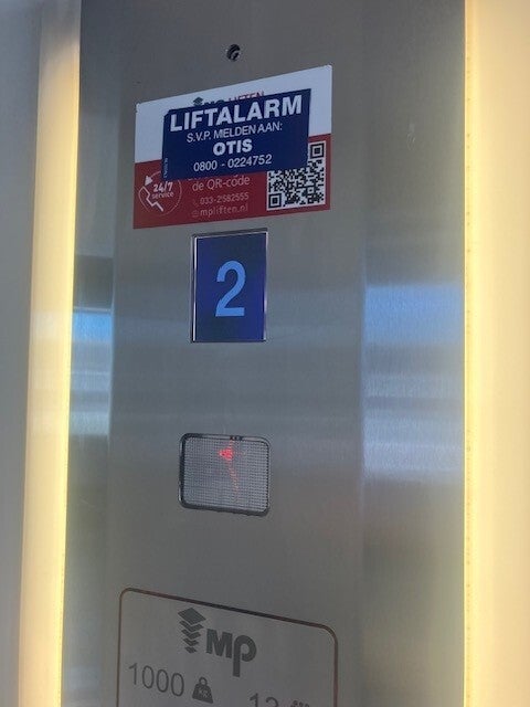 vegelinssteyn-rvs-lift-gereinigd
