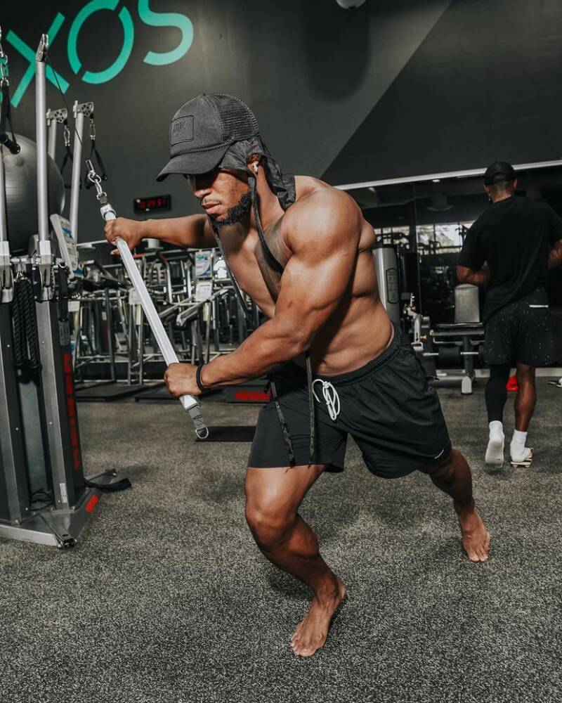 Saquon showing off barefoot well groomed feet and toes while working out.
