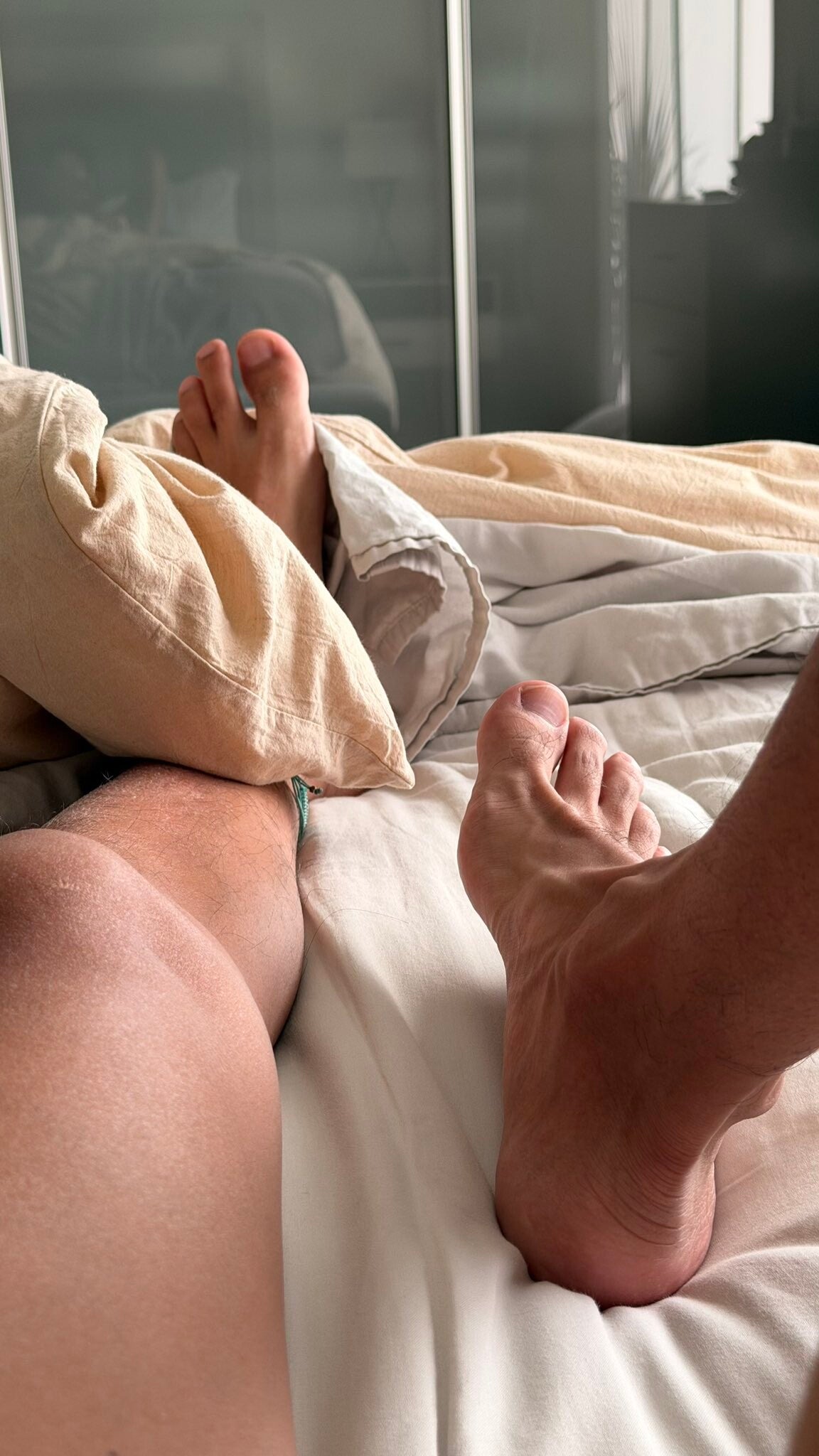sexy-barefoot-masculine-groomed-feet-standard.jpg