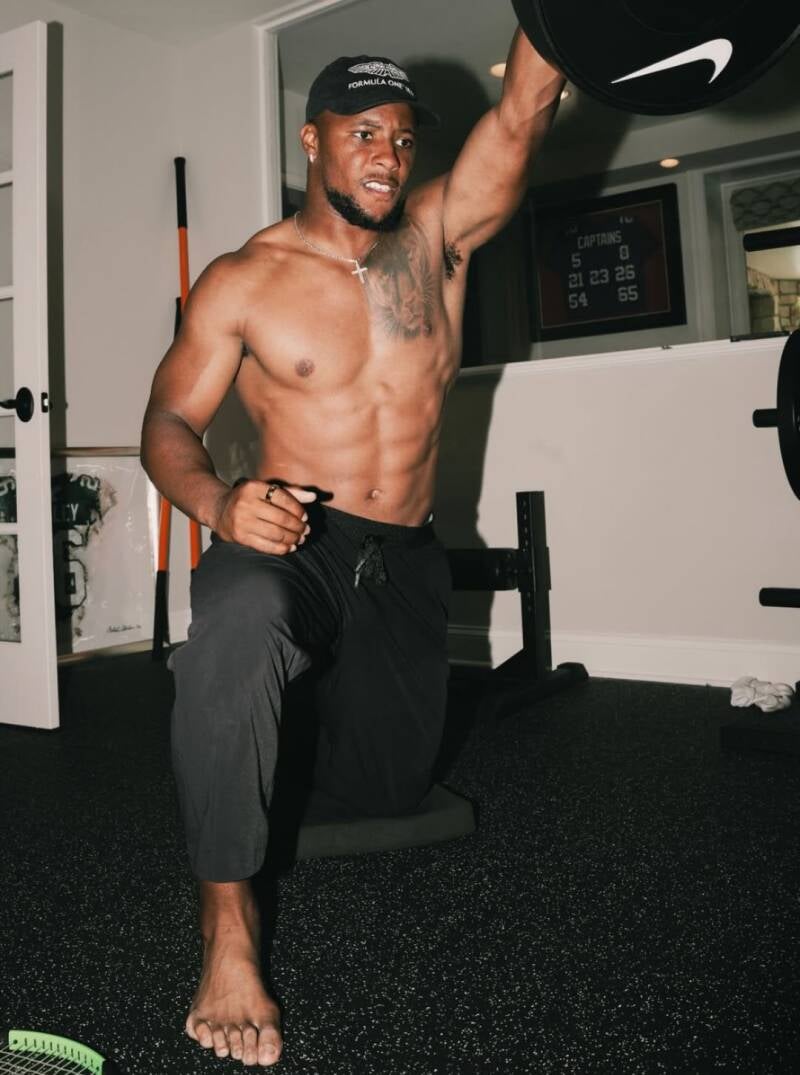 Close up of Saquon Barkley feet and long toes while doing squat workout shirtless.