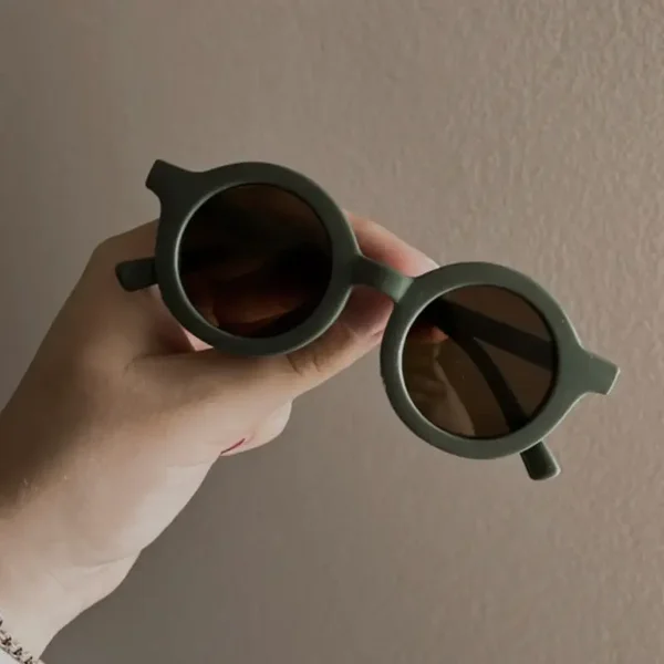 Zonnebril legergroen