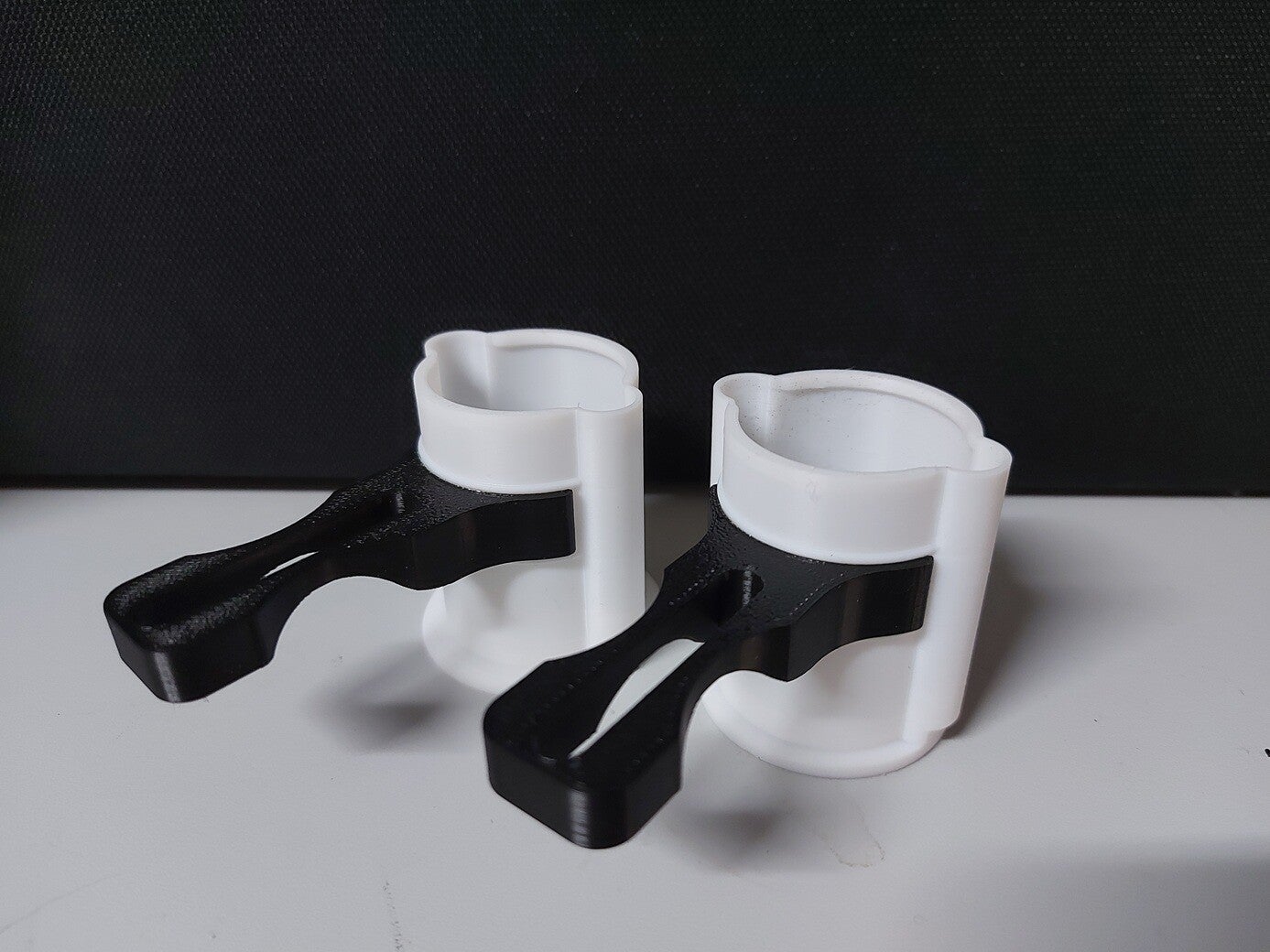 2 Dosierbecher, gewichtsgleich zum Dosieren m Dual Mode Betrieb