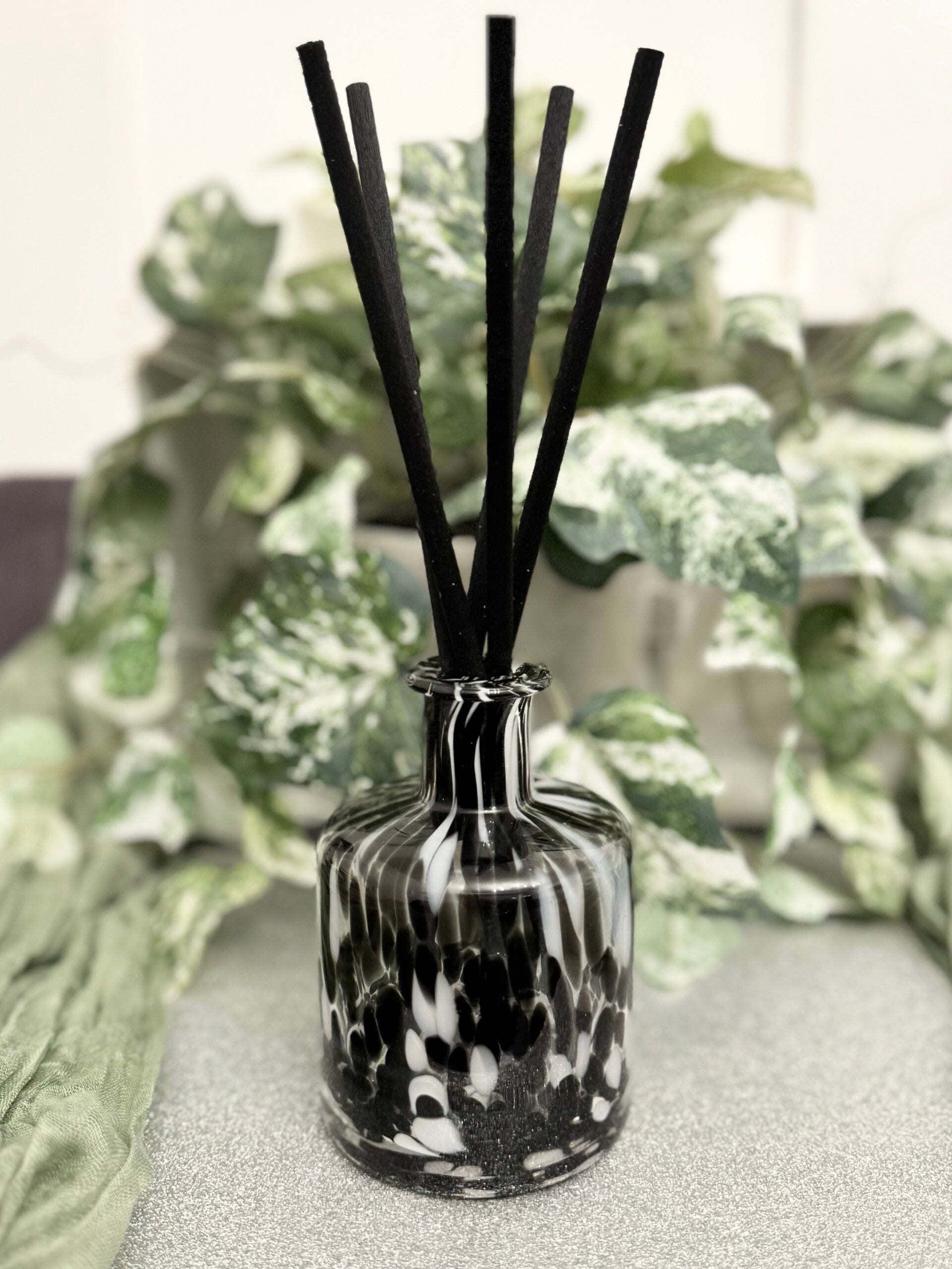 200ml Decorative Reed Diffuser - Dalmatian (Fresh & Fruity Fragrances)