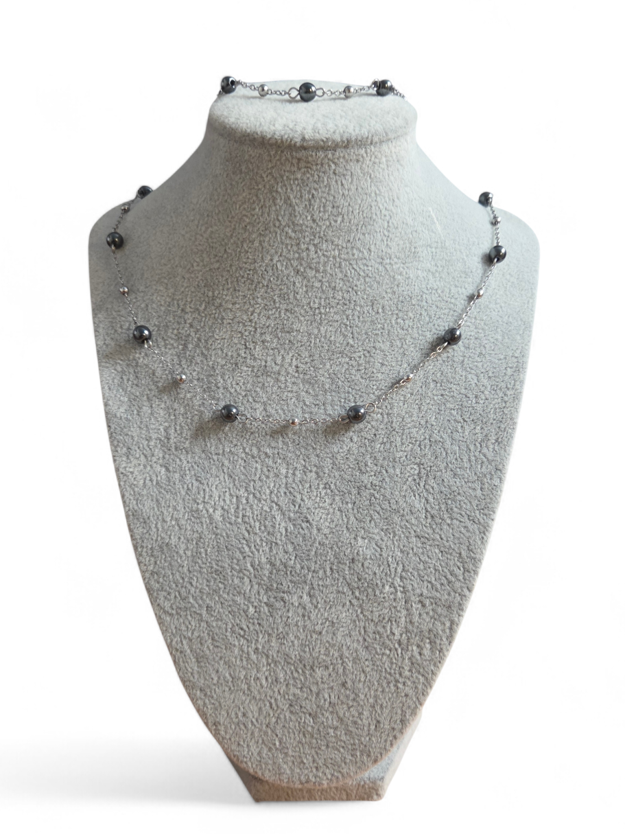 Ensemble de collier et bracelet a perles noirs