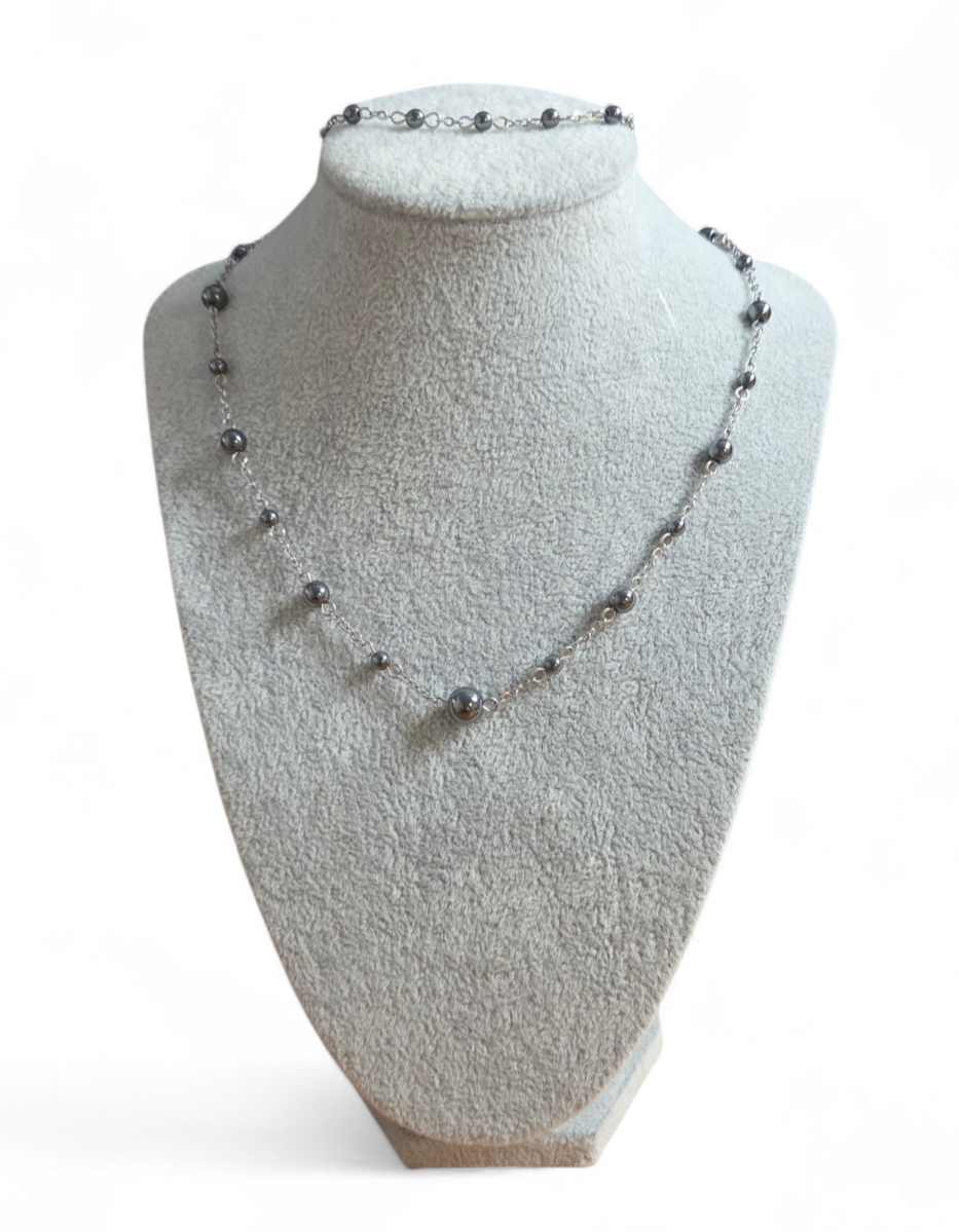 Ensemble de collier et bracelet a perles noirs