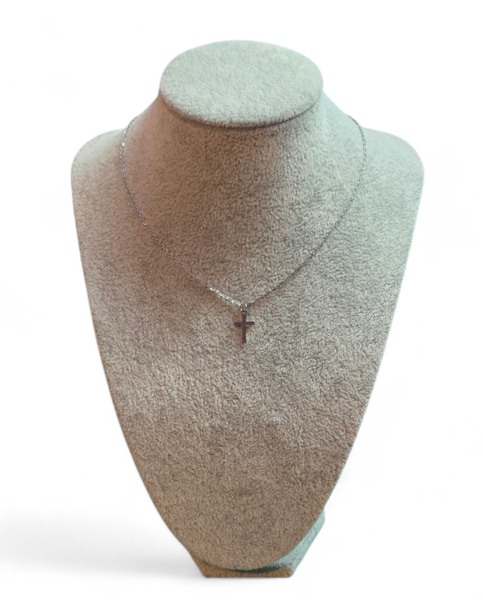 Collier en mailles argent avec une petite croix ✝️