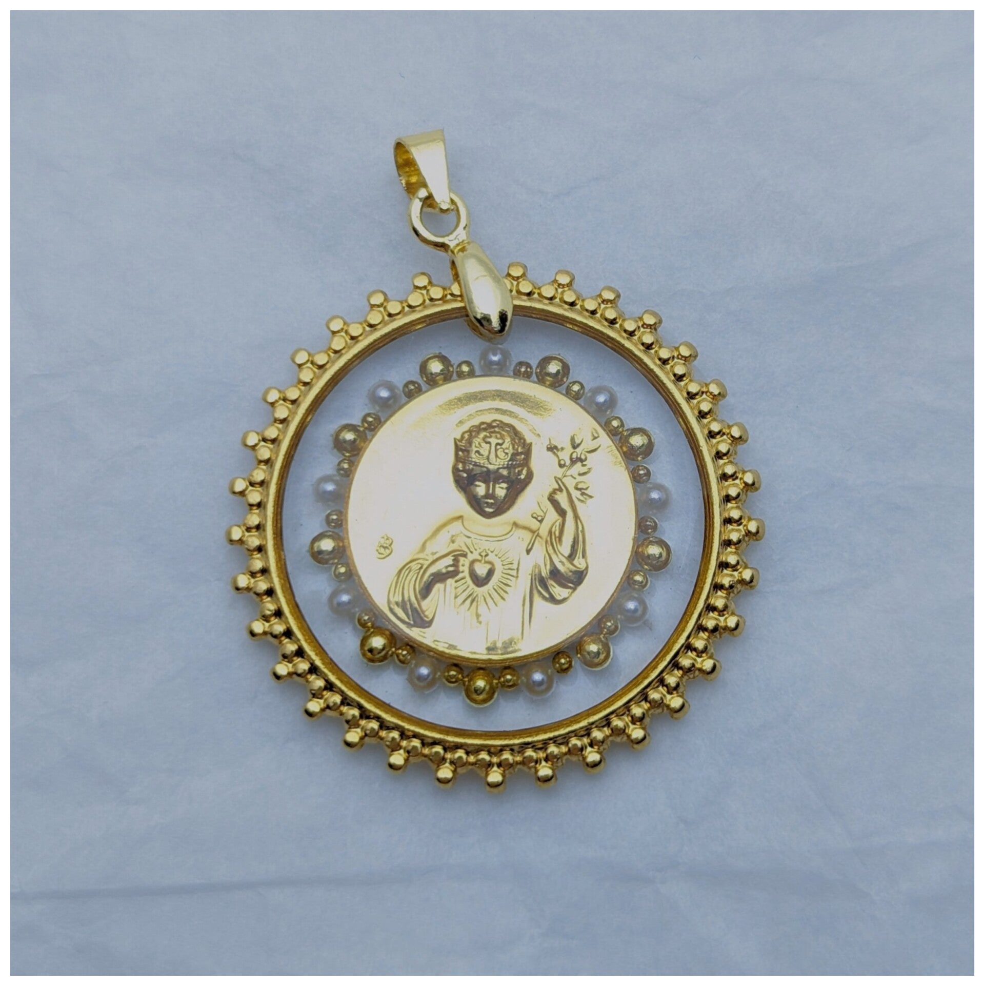 🔹Médaille Jésus Roi d'Amour Perles or+blanc - cadre trilobé