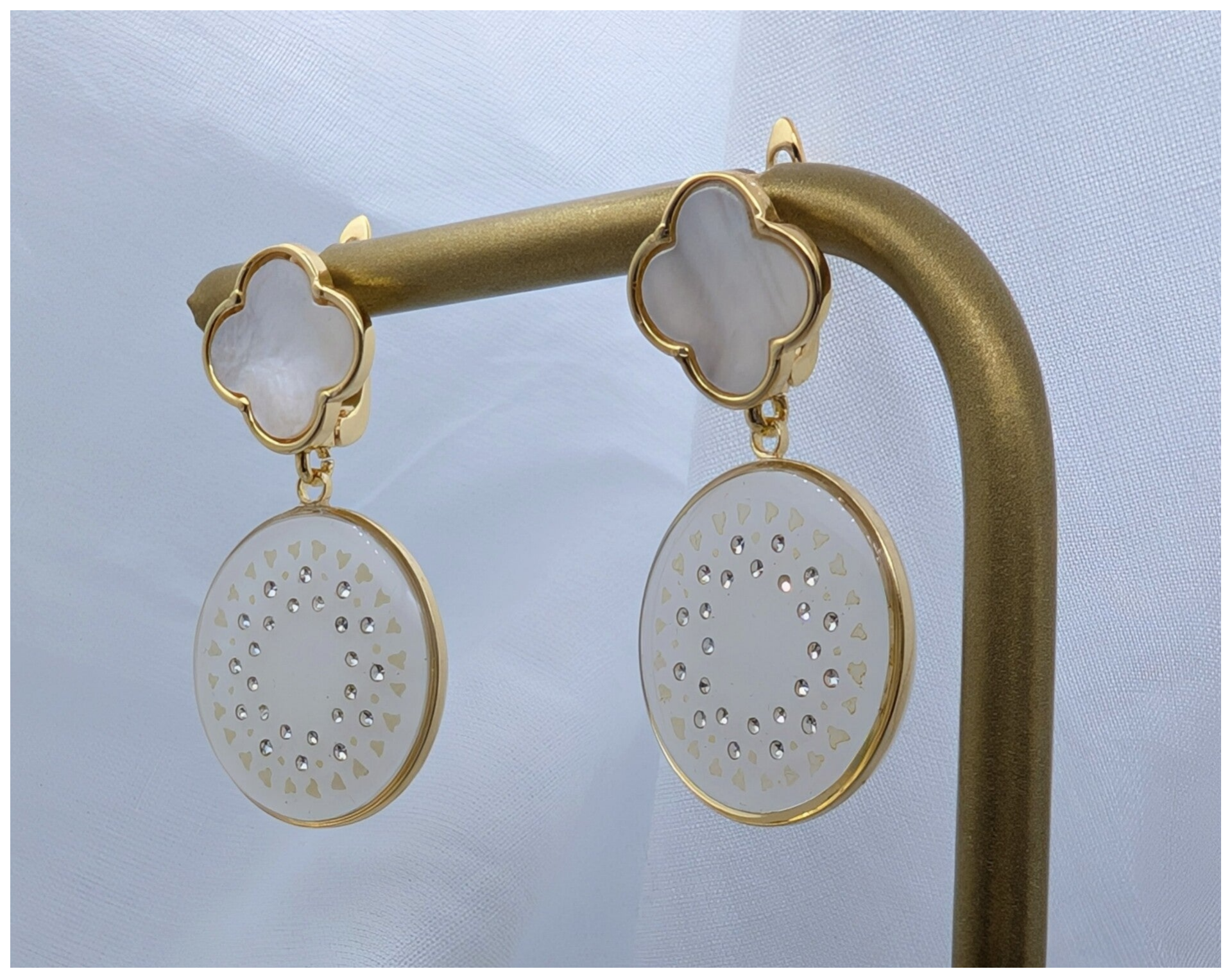 🔹"MaDame & M" - modèle à Cercle multiperlé strassé fond blanc Or