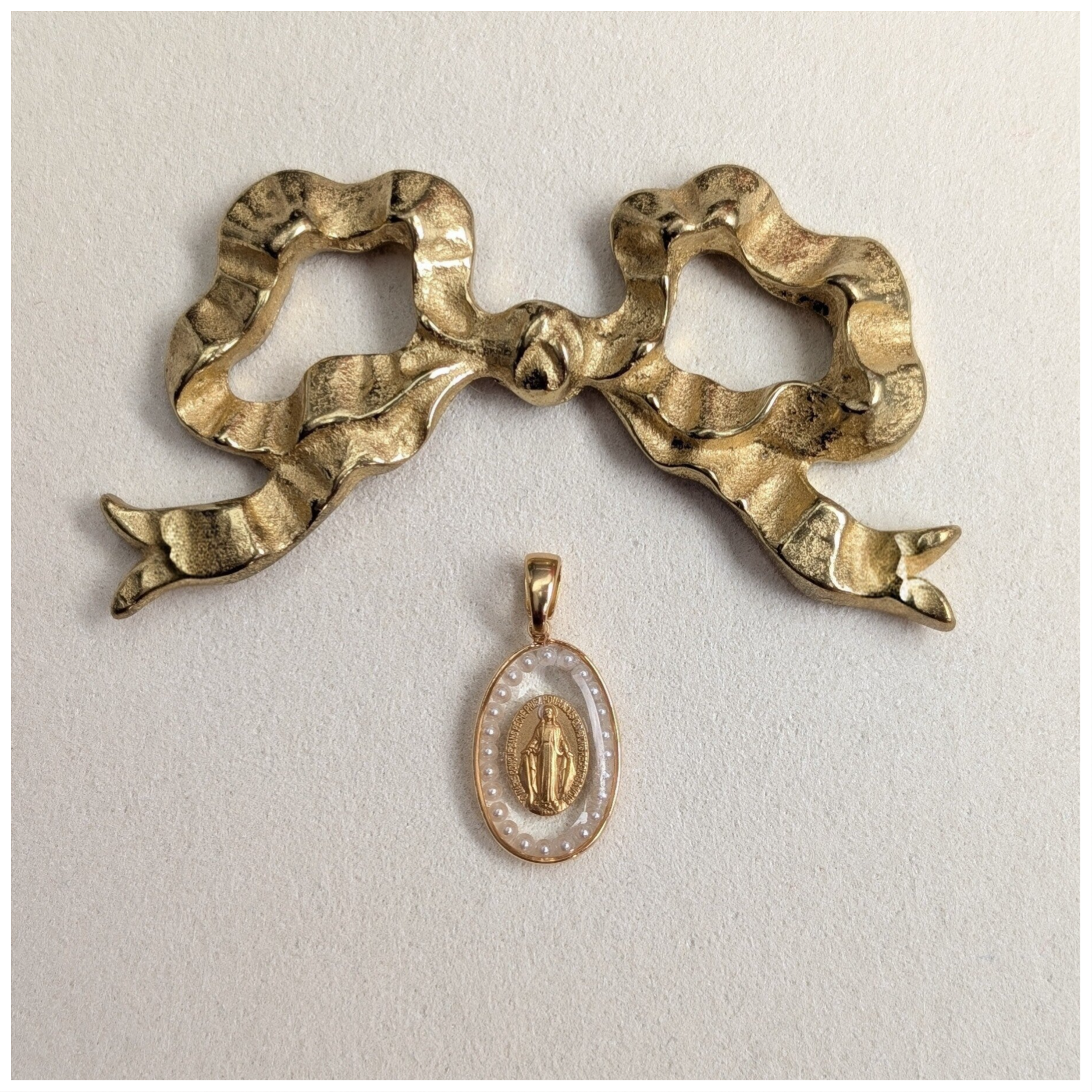 🔹Petite Médaille Miraculeuse ovale "mise en beauté".
