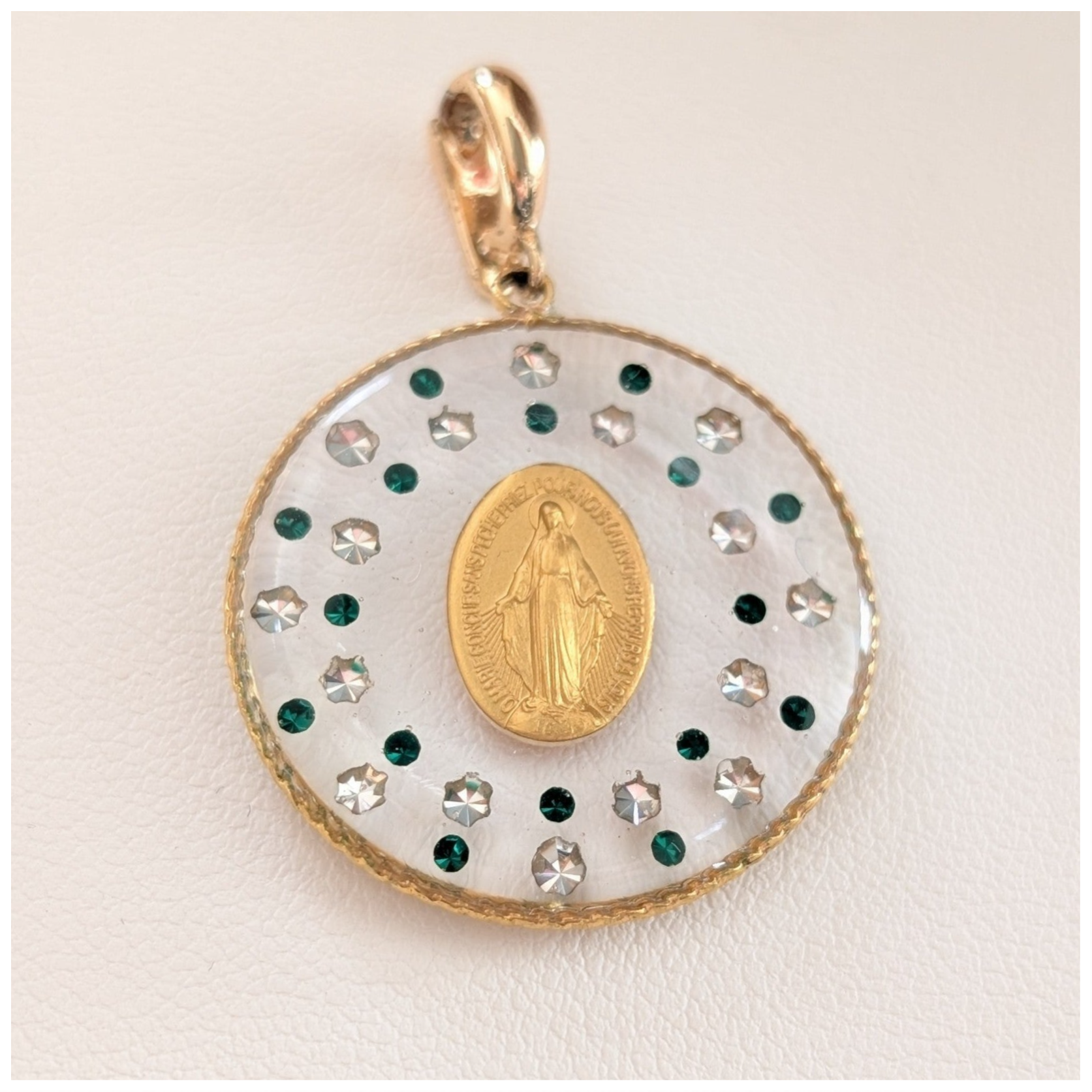 🔹"Notre-Dame de toutes Grâces" - 25 mm (Strass Cristal + vert)