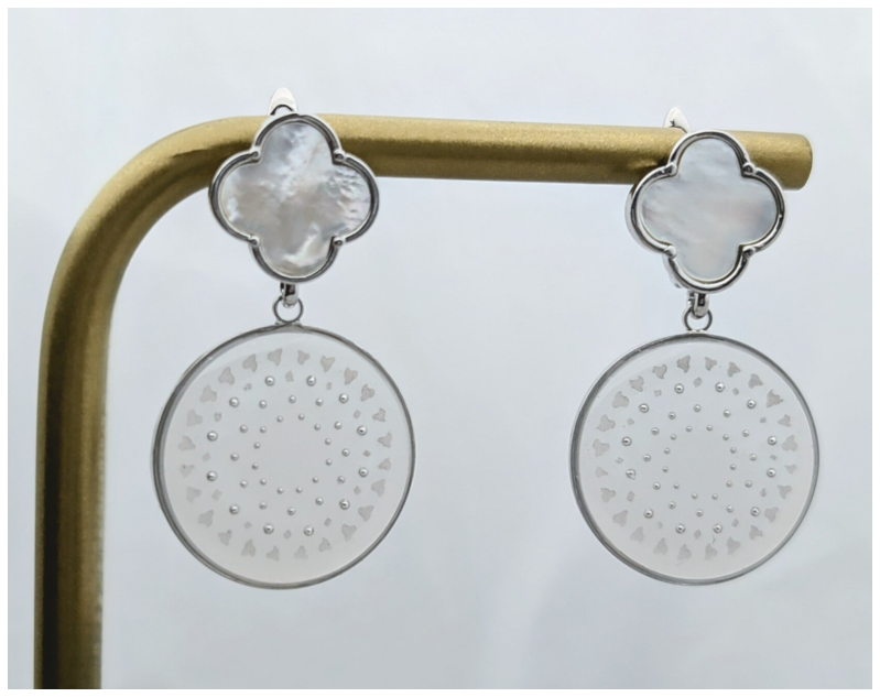 🔹"MaDame & M" - modèle à Cercle multiperlé strassé fond blanc Argent