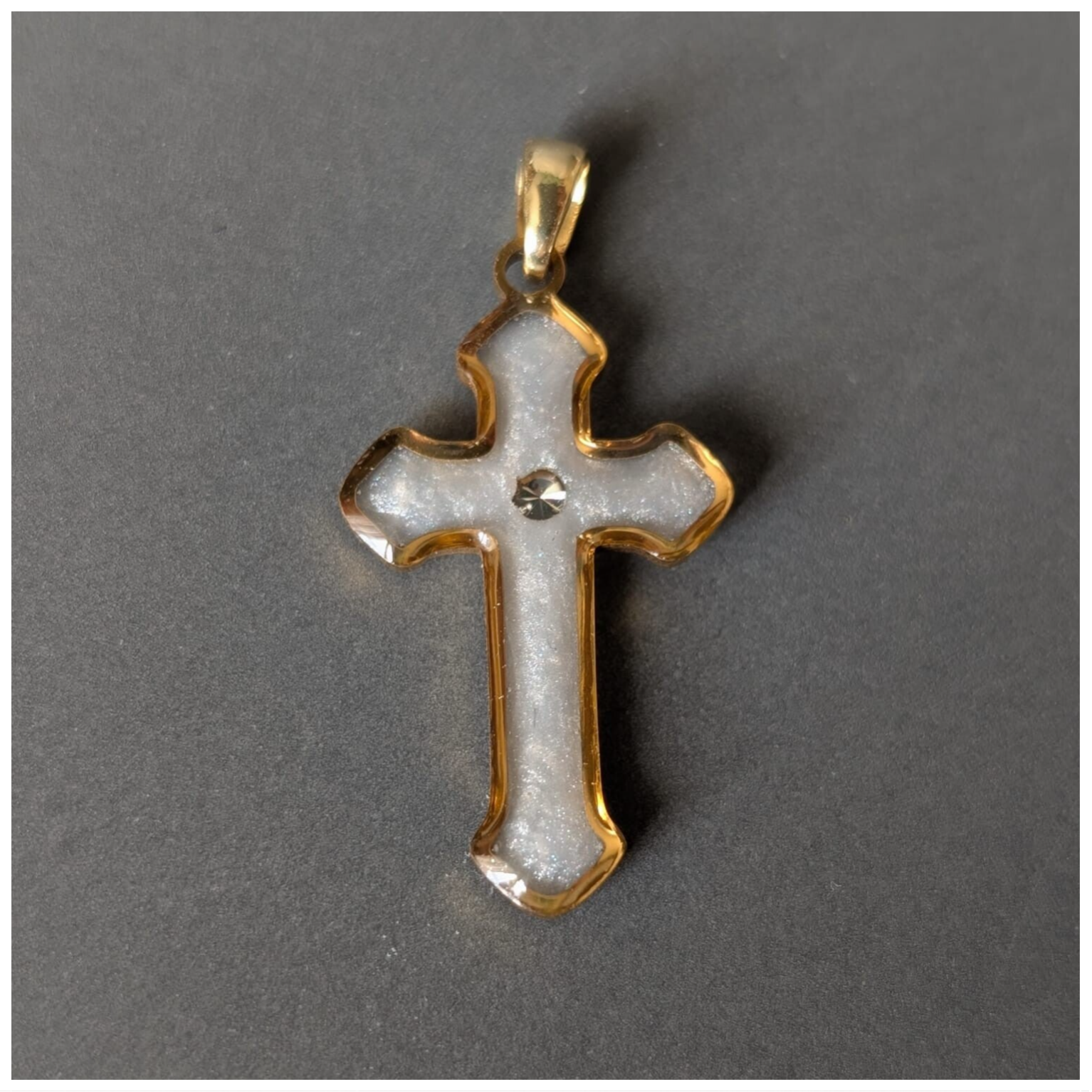 🔹Croix dorée - 1 strass