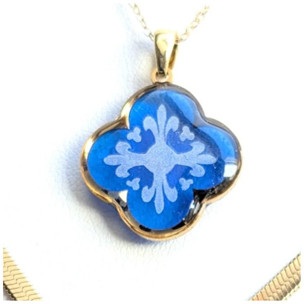 🔹"Reine Mathilde" - Pendentif quadrilobe