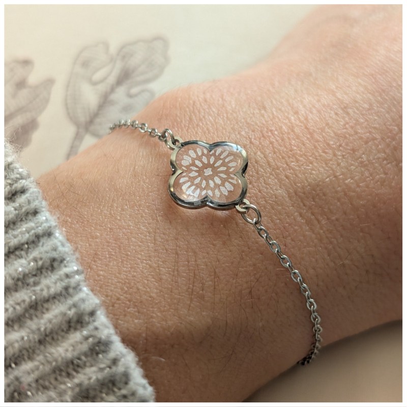 🔹Bracelet "MaDame & M" - Rosace blanche, fond transparent (argent)