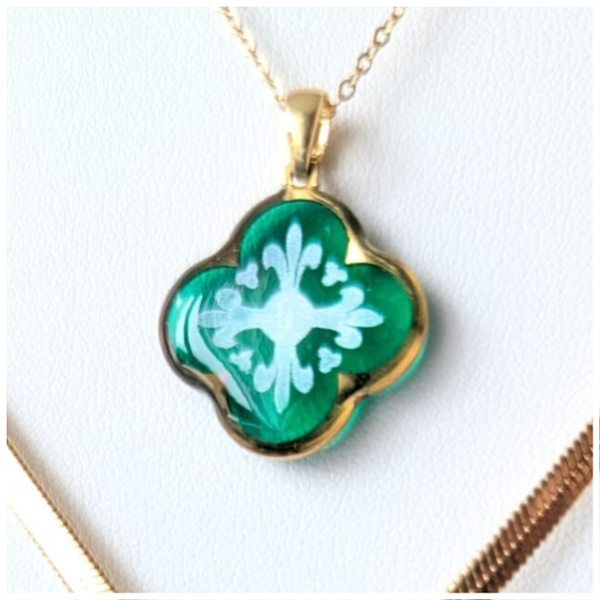 🔹"Reine Mathilde" - Pendentif quadrilobe