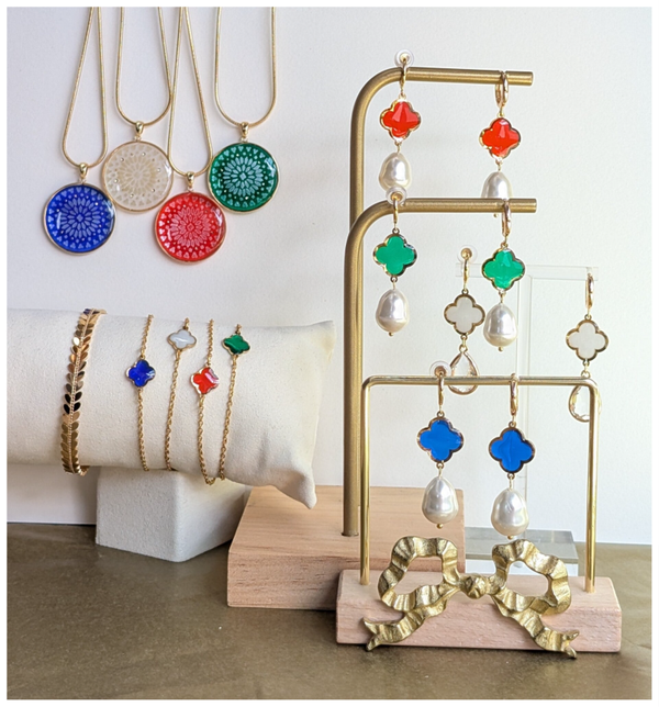 🔹Médaillon "Notre-Dame" couleurs - strass & perles • modèle doré