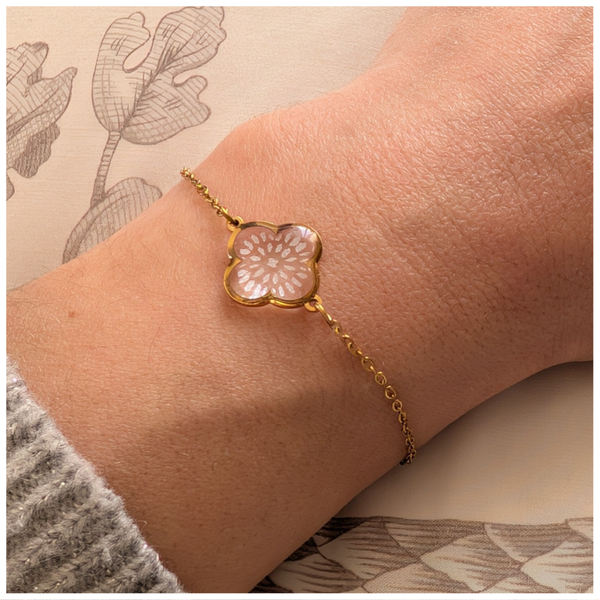 🔹Bracelet "MaDame & M" - Rosace blanche, fond transparent (doré)
