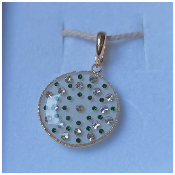 🔹Pendentif "Perle d'Ô" - Vert émeraude sur fond blanc irisé