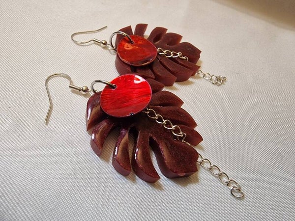 Feuille bordeau et rouge