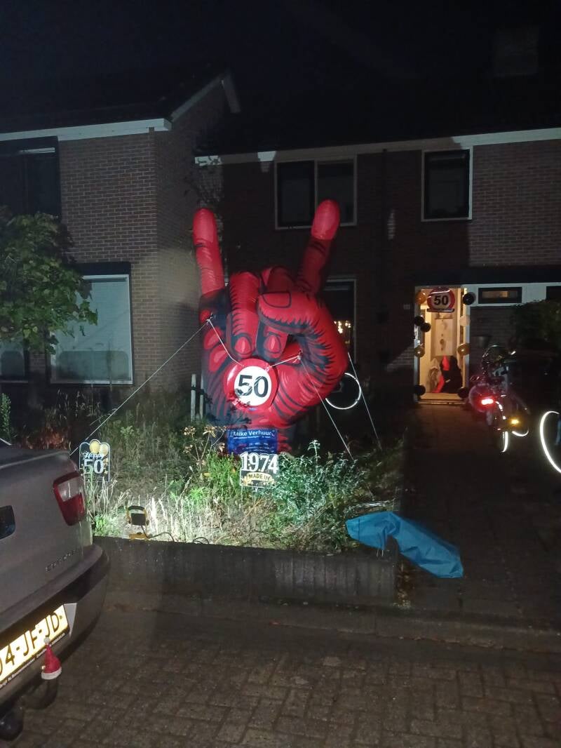 Metal hand