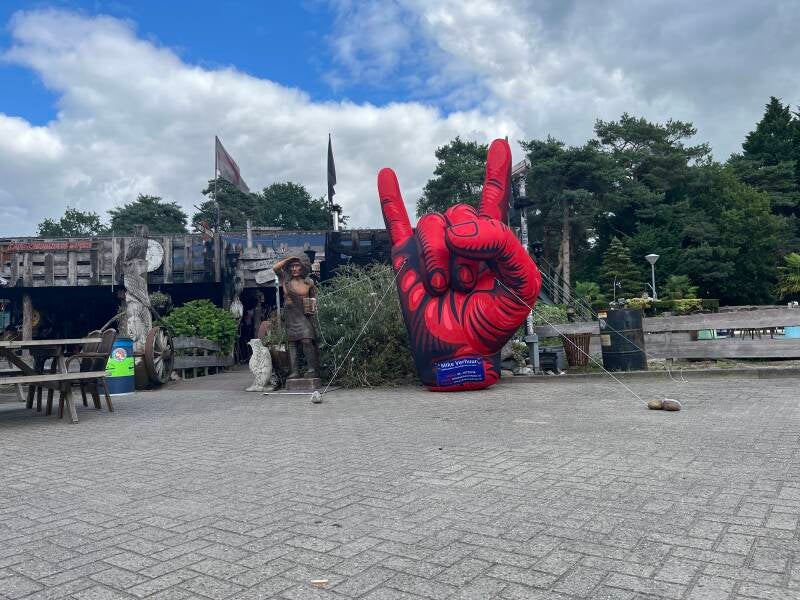 Metal hand