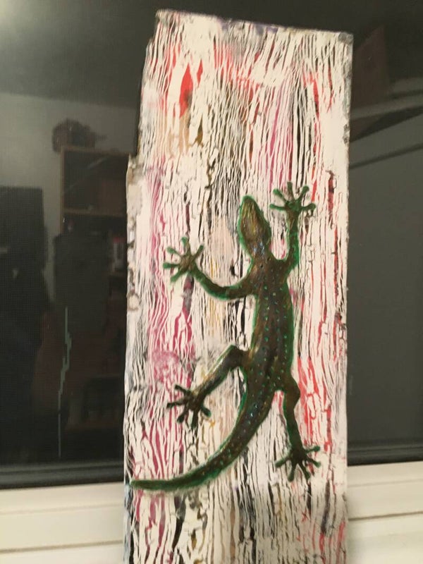 Lizard sculpted, crackled