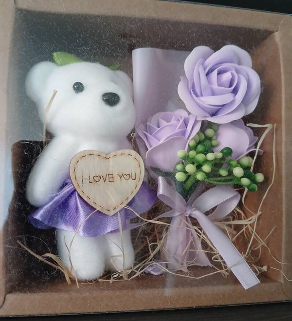 Beertje met zeepboeketje paars