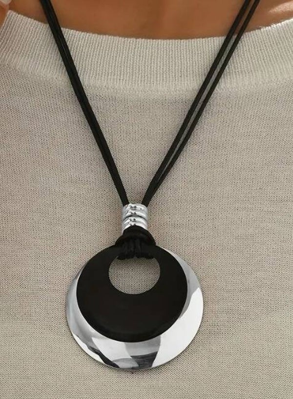 Halsketting “Balans” – modern & krachtig