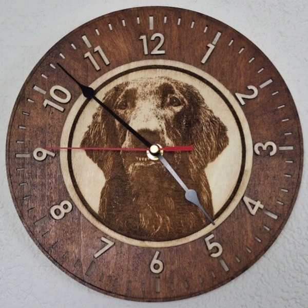 Klok met gegraveerde foto