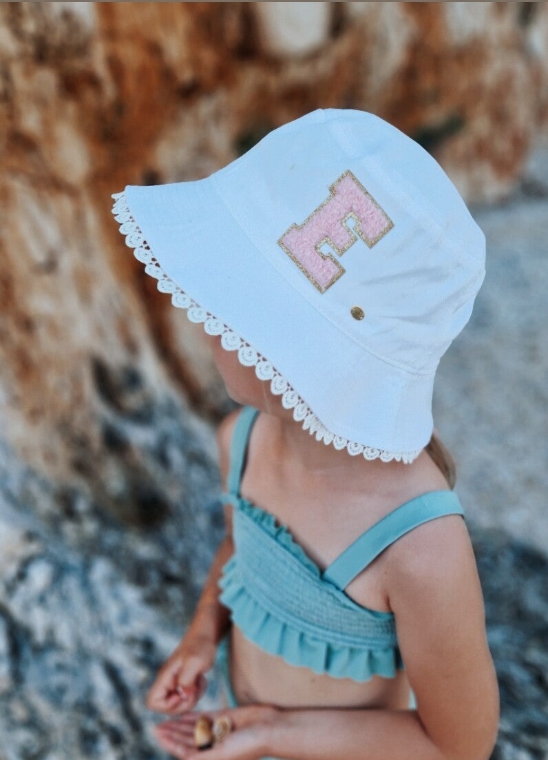 Fischerhut mit Buchstabe farbig | gold