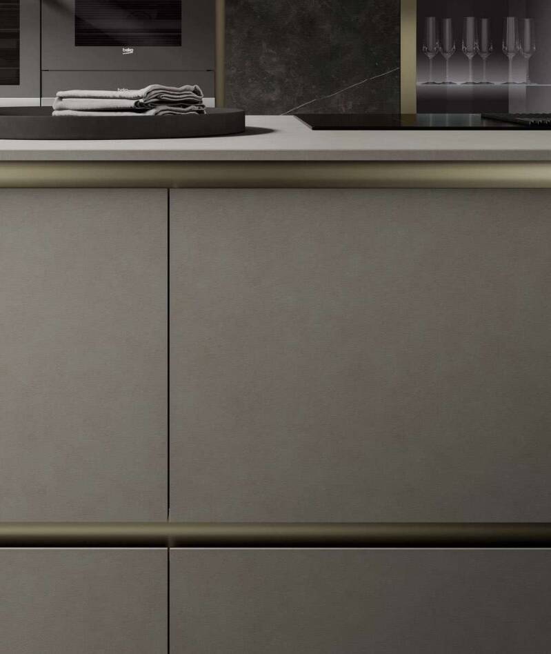01-cucina-moderna-stratos-gres-calcite-nera-e-gres-light-grey-06.jpg
