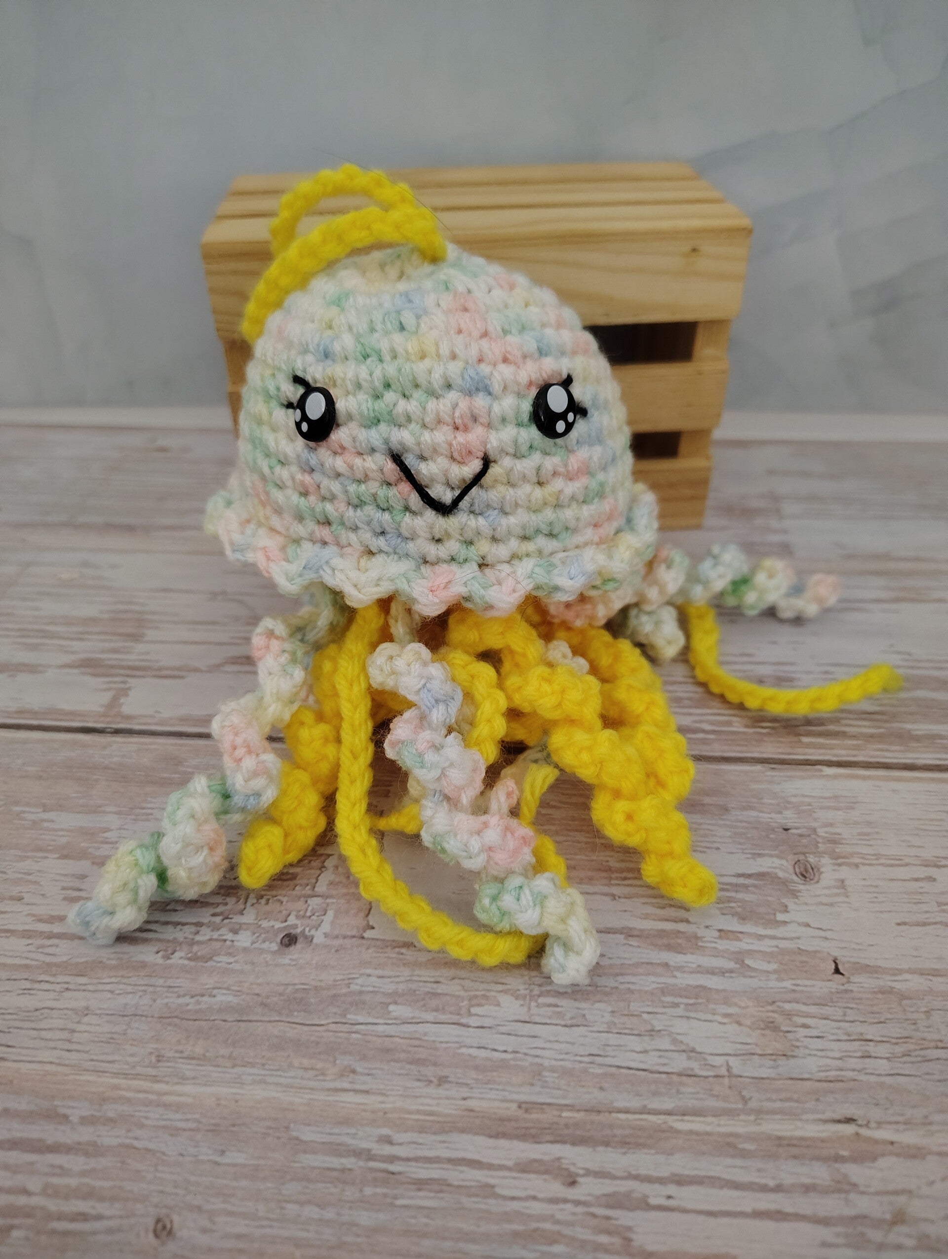 Crocheted Jelly Fish - pastel/yellow