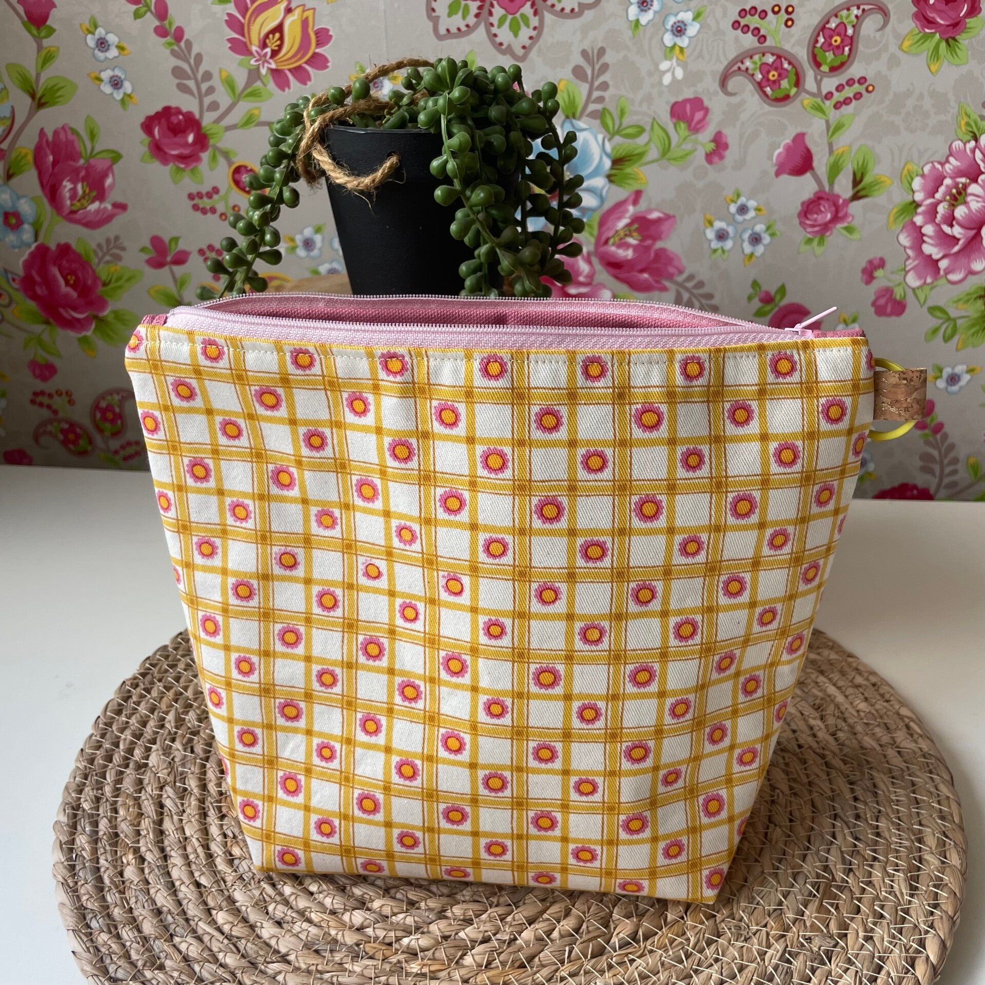 Projecttas M, Margrietjes roze met gele ruitjes