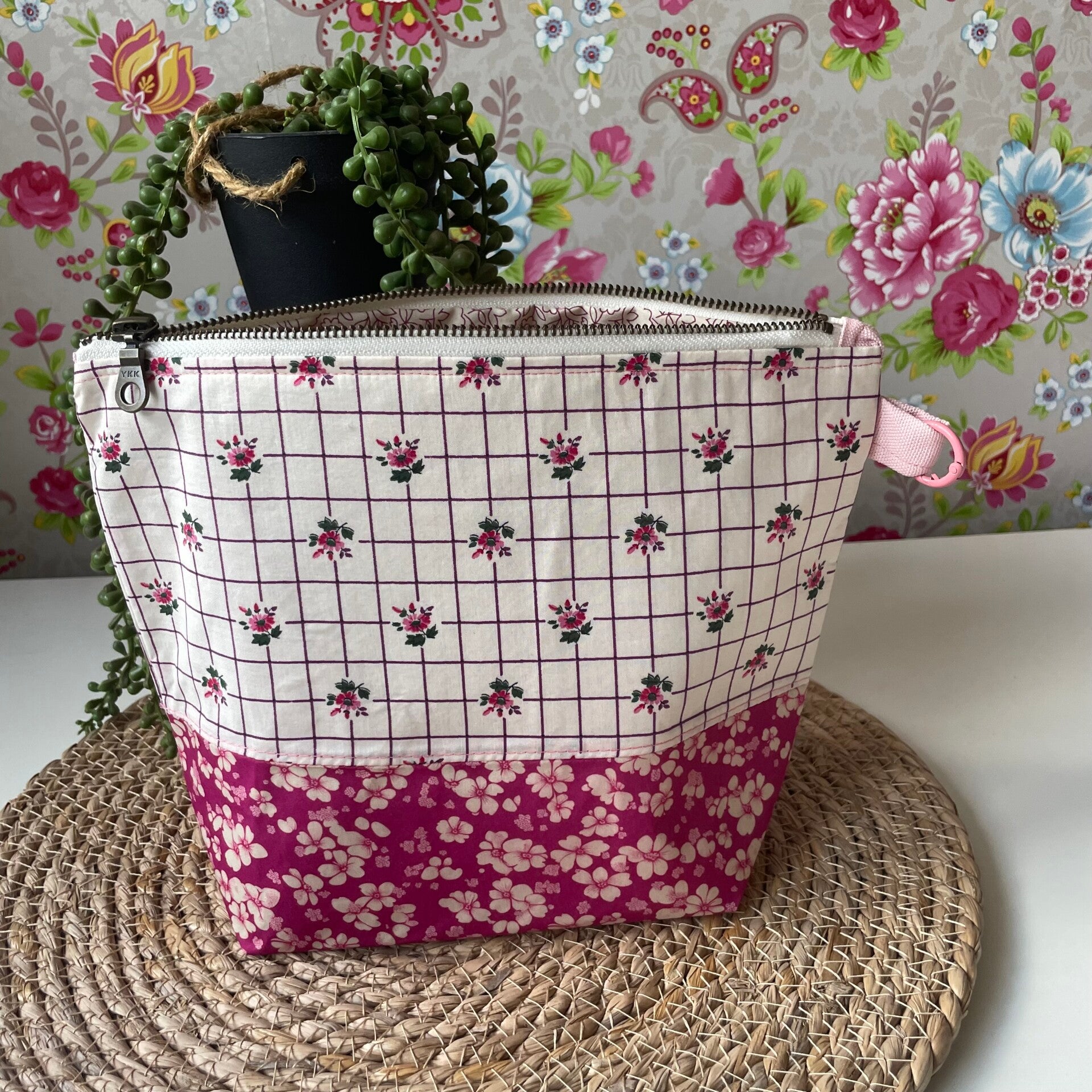Projecttas M, Vintage Fuchsia met creme bloemetjes