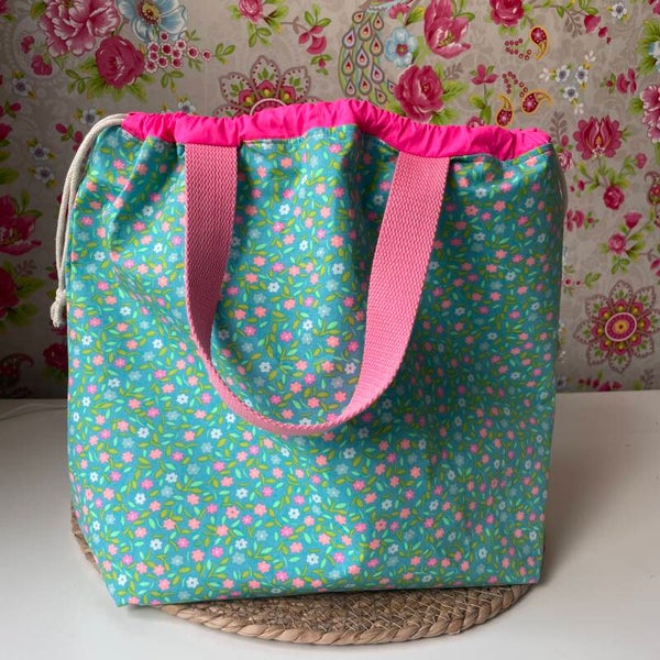 Projecttas XXL, Petit Pan stof azuurblauw met knalroze bloemetjes