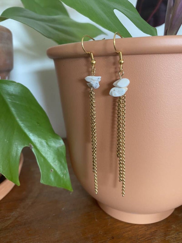 Chip Stone Long Earrings - Gold