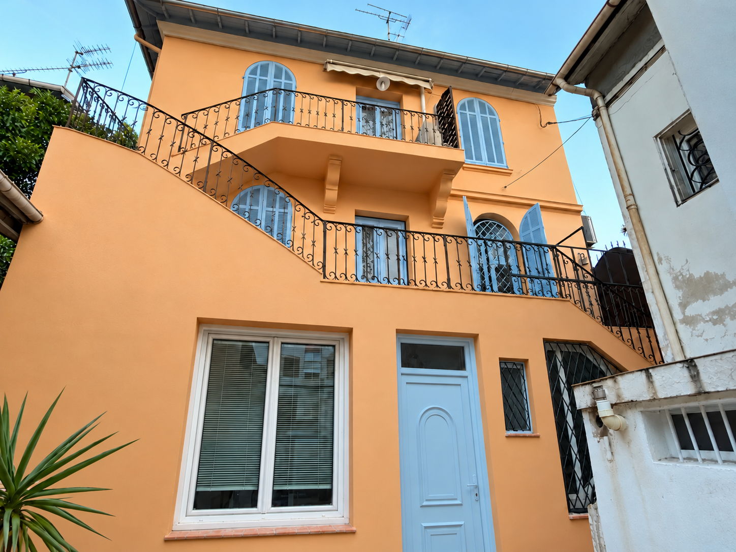Façade orange après ravalement