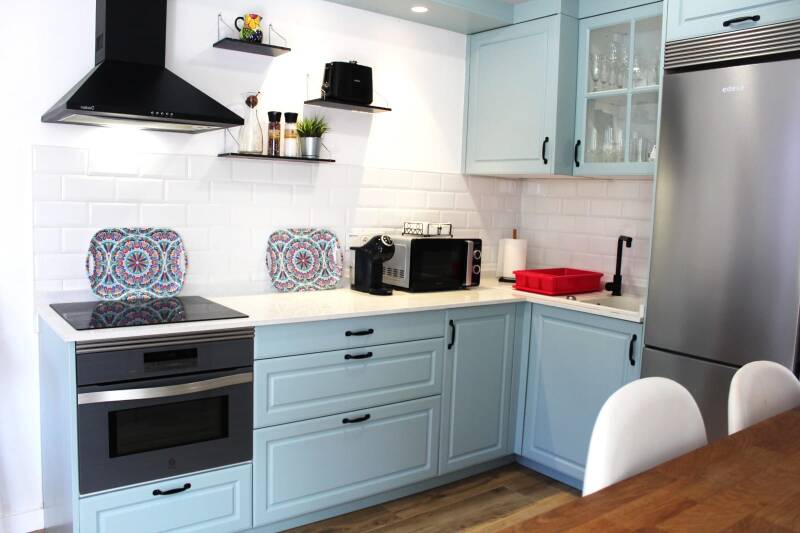 Vollausgesattete Küche mit allen Geräten  die man braucht 