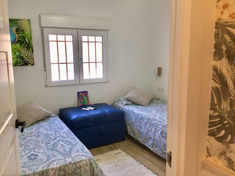 Zweites Schlafzimmer mit 3 Einzelbetten,  eines Ausziehbar