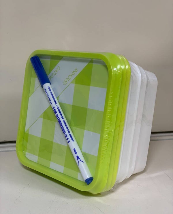 Set de 4 boîtes carrées + marqueur effaçable