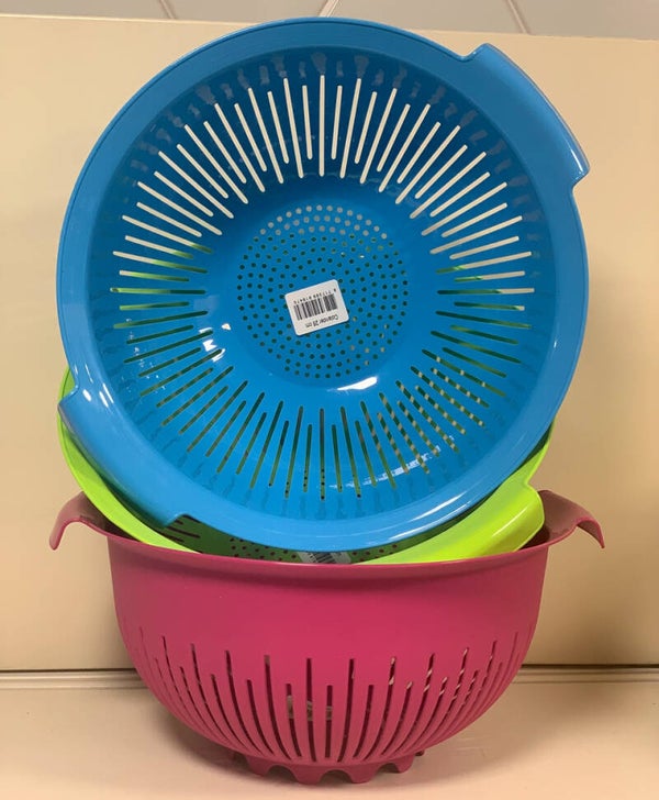 Lot de passoires rondes colorées (bleu, vert, rose)