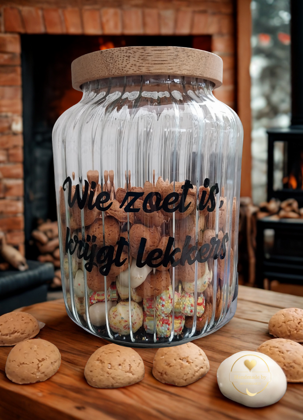 Glazen pot wie zoet is, is krijgt lekkers