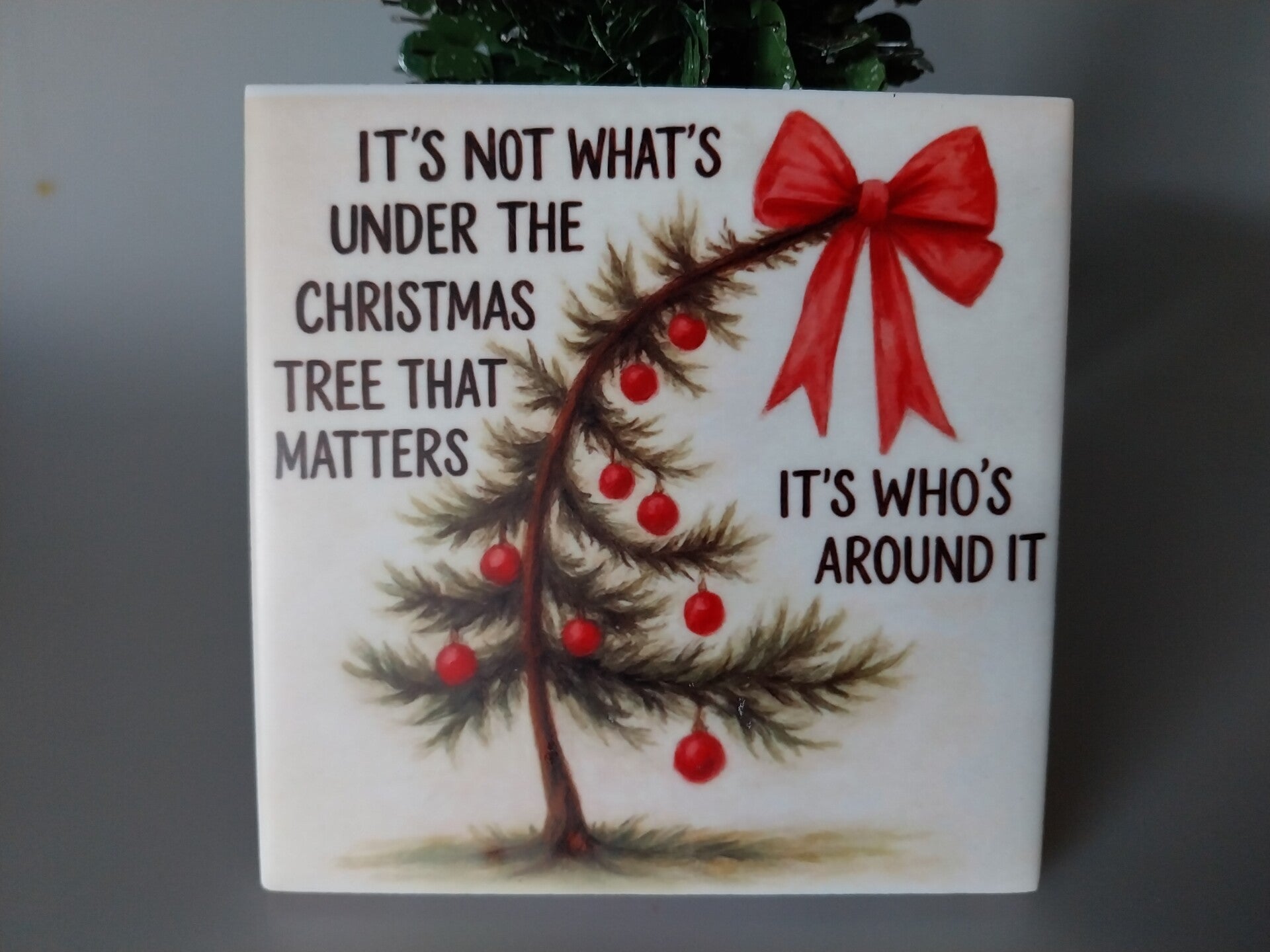 Tegeltje who's around