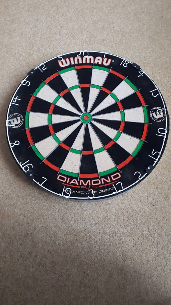 SOLD SOLD Winmau Diamond plus heavy duty dartboard.  Collection only Caerleon nr Newport Gwent.
