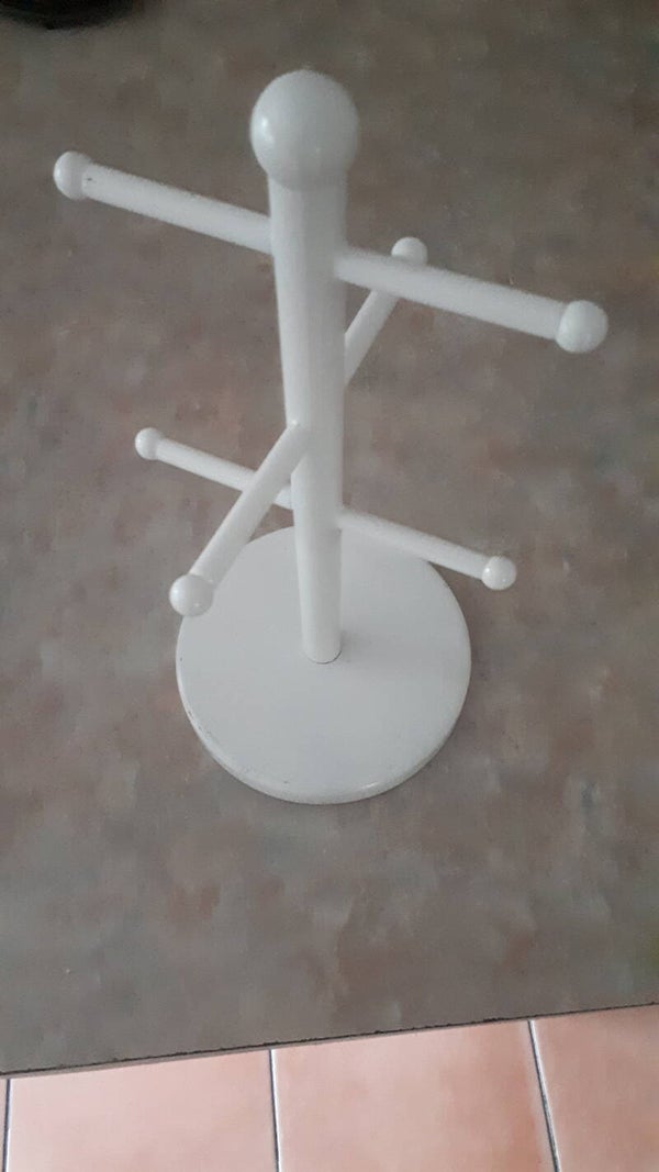 SOLD SOLD Metal 6 Mug/Cup Tree Stand