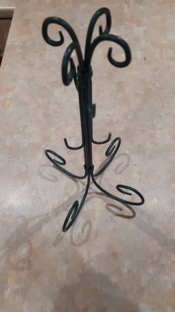 Stylish metal cup/mug holder.  Uk Postage Only